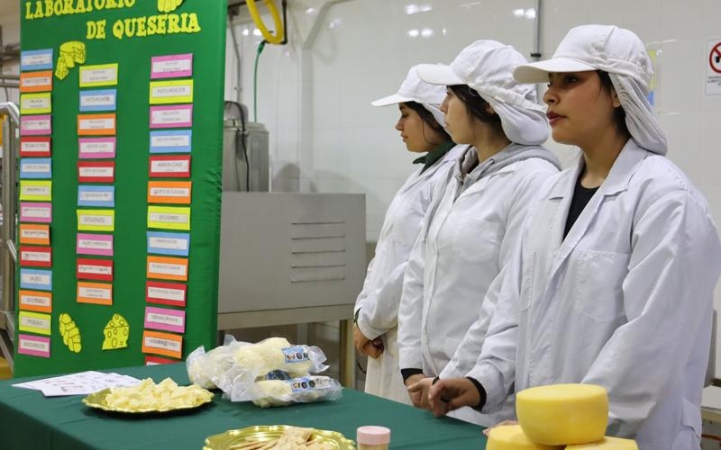 2° Medio C de Elaboración Industrial de Alimentos abre sus laboratorios a las familias
