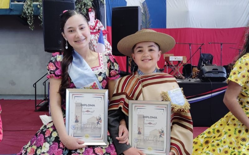 ¡Tenemos Campeones Comunales! Pareja Salesiana Obtiene Primer Lugar en Campeonato Escolar de Cueca
